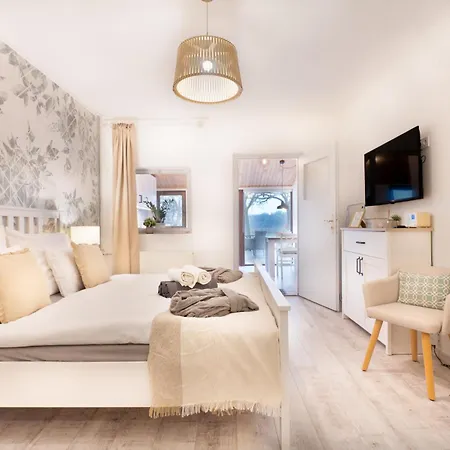 Natura Apartman Tiszafuered Room photo